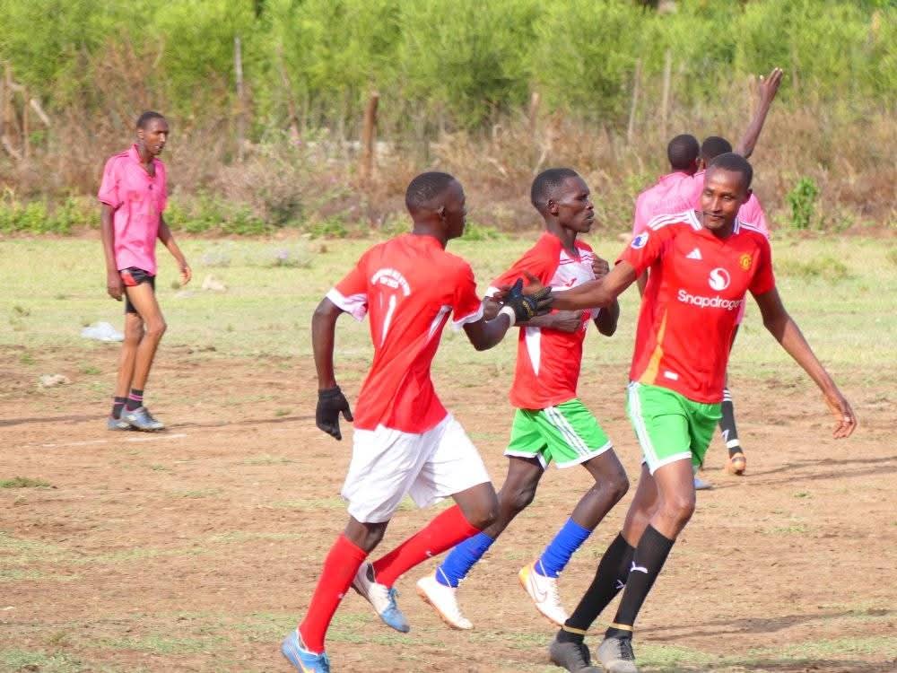 Kanunka Cranes FC celebrating 3-1 victory in Naroosura